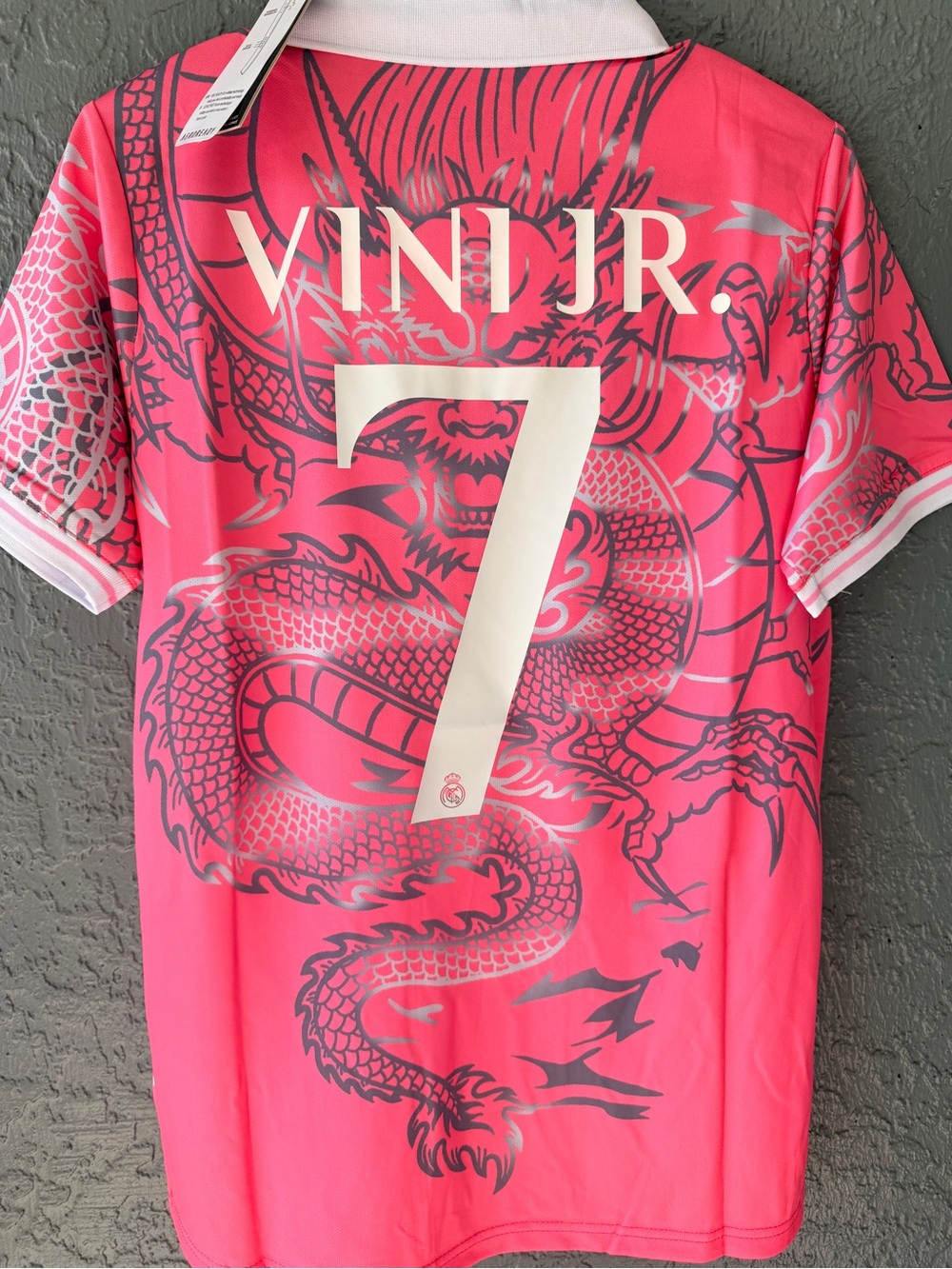 Vinicius Jr Real Madrid Soccer Jersey pink - Picture 3 of 4